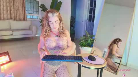 TINY  online show from 11/06/25, 10:10