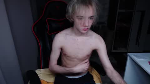 Snapshot of ervi_ chatting on 06/13/26, 01:03 ERV1II online show from 06/13/26, 01:03