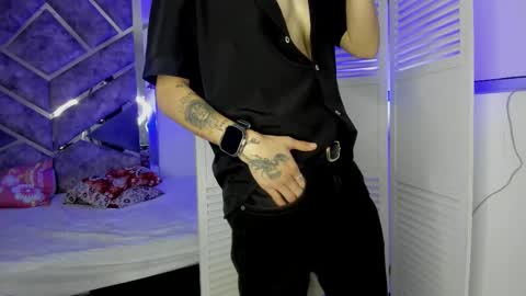 Snapshot of eryx_eriscor chatting on 11/22/25, 02:27 Eryx online show from 11/22/25, 02:27