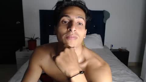 Snapshot of escanor_legendary chatting on 01/14/25, 11:27 Scanor online show from 01/14/25, 11:27