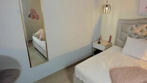 Snapshot of escarleth__ chatting on 09/18/25, 03:36 Escarlet online show from 09/18/25, 03:36