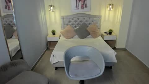 Snapshot of escarleth__ chatting on 10/20/25, 01:11 Escarlet online show from 10/20/25, 01:11