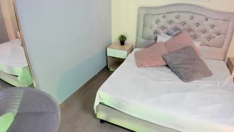 Snapshot of escarleth__ chatting on 10/27/25, 12:53 Escarlet online show from 10/27/25, 12:53