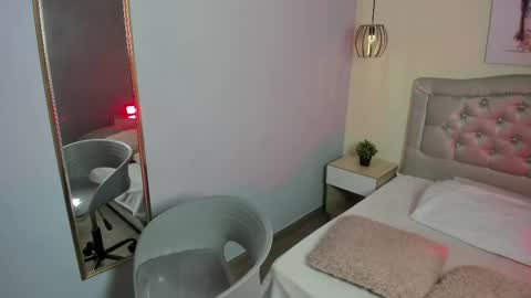 Snapshot of escarleth__ chatting on 11/13/25, 12:59 Escarlet online show from 11/13/25, 12:59