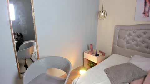 Snapshot of escarleth__ chatting on 11/25/25, 12:49 Escarlet online show from 11/25/25, 12:49