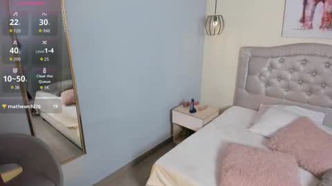 Snapshot of escarleth__ chatting on 12/19/25, 01:18 Escarlet online show from 12/19/25, 01:18