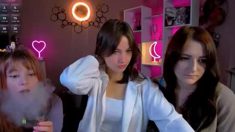 esma_shine online show from 09/15/25, 07:36