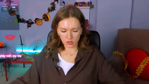 esma_shine online show from 10/20/25, 07:53