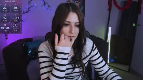 esma_shine online show from 11/11/25, 08:09