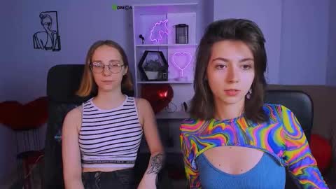 esma_shine online show from 11/12/25, 01:11