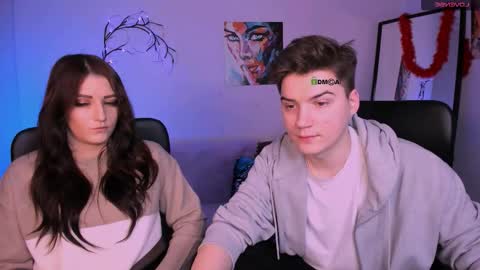 esma_shine online show from 11/17/25, 09:09