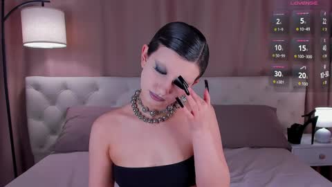 Snapshot of esme_fox chatting on 05/27/26, 06:27 esme_fox online show from 05/27/26, 06:27