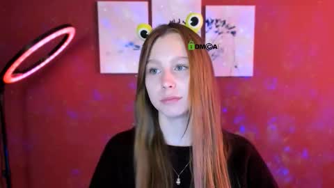 esme_moore_ online show from 10/08/25, 08:45