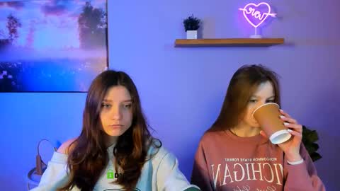 esme_moore_ online show from 10/24/25, 08:22