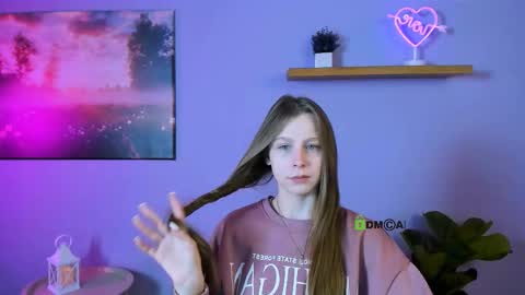 esme_moore_ online show from 11/06/25, 09:43