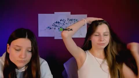 esme_moore_ online show from 12/02/25, 07:53