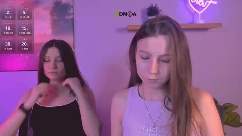 esme_moore_ online show from 12/05/25, 08:27