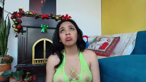 Snapshot of esmerald_1111 chatting on 12/17/25, 03:51 Esmeralda online show from 12/17/25, 03:51