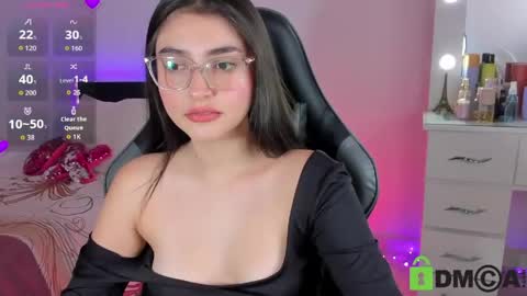 Snapshot of esmeralda_le chatting on 06/03/26, 04:01 Esmeralda online show from 06/03/26, 04:01