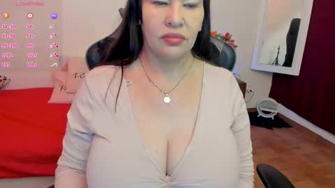 esme online show from 11/08/25, 06:40