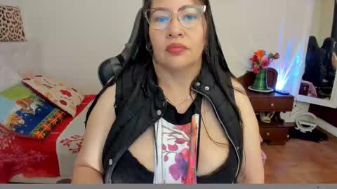 esme online show from 12/19/25, 08:16