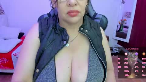 esme online show from 02/05/26, 06:23