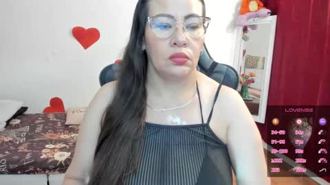 esme online show from 03/01/26, 01:57