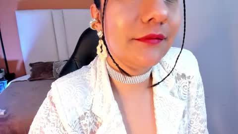 Snapshot of esmeralda_rose__ chatting on 06/27/26, 06:29 esmeralda_rose__ online show from 06/27/26, 06:29