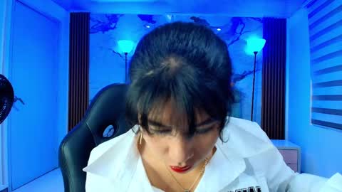 Snapshot of esmeraldachantre chatting on 11/19/25, 11:32 Esmeralda online show from 11/19/25, 11:32