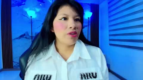 Snapshot of esmeraldachantre chatting on 11/25/25, 11:32 Esmeralda online show from 11/25/25, 11:32