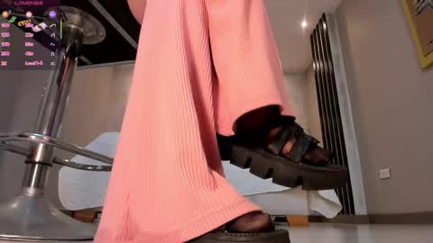 Esmeralda Grace  online show from 11/28/25, 04:15