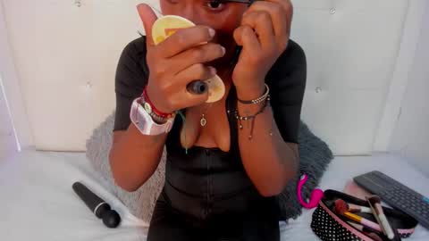 Snapshot of esmeraldanyx chatting on 09/14/25, 01:54 esmeraldanyx online show from 09/14/25, 01:54