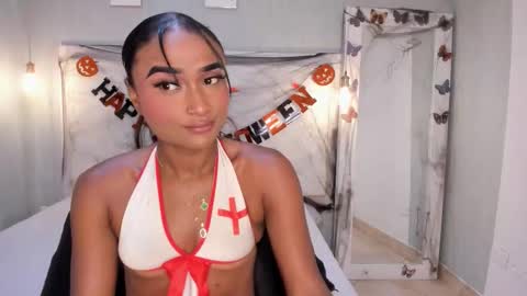 Snapshot of esmeraldanyx chatting on 10/16/25, 09:27 esmeraldanyx online show from 10/16/25, 09:27