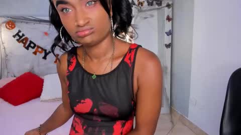 Snapshot of esmeraldanyx chatting on 10/27/25, 08:57 esmeraldanyx online show from 10/27/25, 08:57