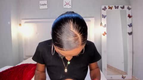 Snapshot of esmeraldanyx chatting on 12/02/25, 09:32 esmeraldanyx online show from 12/02/25, 09:32