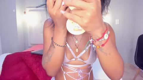 Snapshot of esmeraldanyx chatting on 12/16/25, 09:09 esmeraldanyx online show from 12/16/25, 09:09