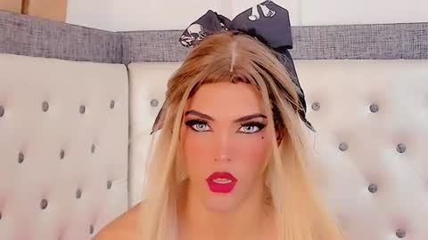 Snapshot of esmeraldasexycutee chatting on 07/07/26, 06:45 esmeraldasexycutee online show from 07/07/26, 06:45