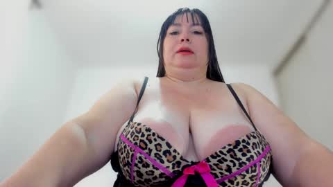 Esmeralda online show from 12/19/24, 12:45