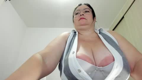 Esmeralda online show from 02/28/25, 01:58
