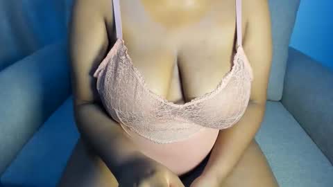 Esme online show from 09/22/25, 11:18