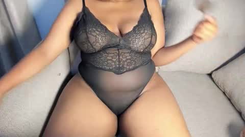 Esme online show from 11/06/25, 10:54