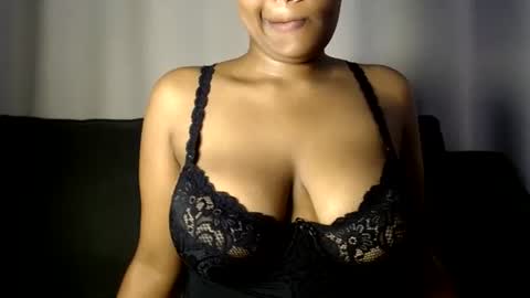 Esme online show from 06/17/26, 12:02