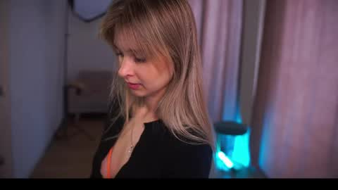 Snapshot of esmereal chatting on 04/21/26, 04:19 How was your Christmas online show from 04/21/26, 04:19