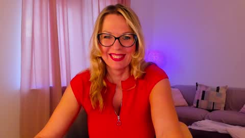 Esmi online show from 12/06/24, 01:55