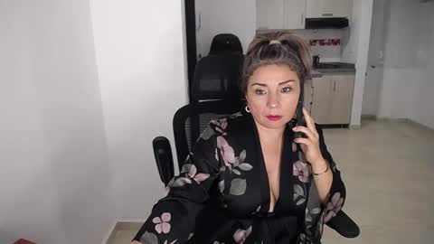 Snapshot of esperanza86_ chatting on 05/15/26, 12:39 Juliana online show from 05/15/26, 12:39