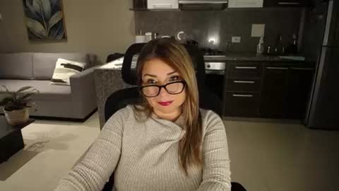 Snapshot of esperanza86_ chatting on 06/10/26, 12:33 Juliana online show from 06/10/26, 12:33