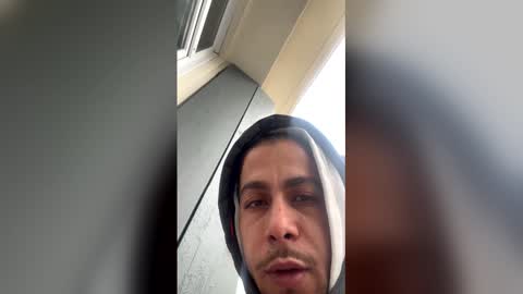 Snapshot of essde123 chatting on 12/16/25, 12:43 essde123 online show from 12/16/25, 12:43