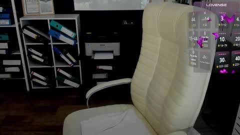 Ava online show from 12/05/25, 01:58