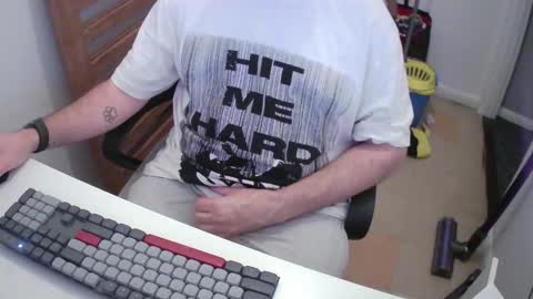 Snapshot of essex_wild chatting on 11/02/25, 08:33 Morph online show from 11/02/25, 08:33