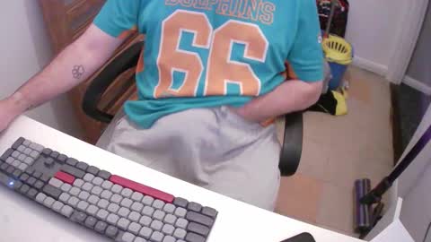 Snapshot of essex_wild chatting on 11/08/25, 08:29 Morph online show from 11/08/25, 08:29